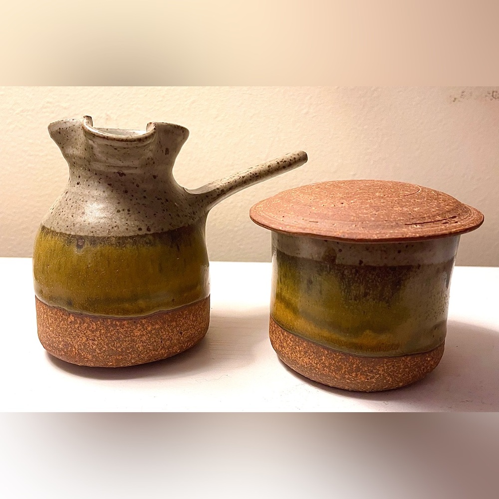 Authentic Collectible, BYRON TEMPLE POTTERY SUGAR w LID & CREAMER, perfect cond.